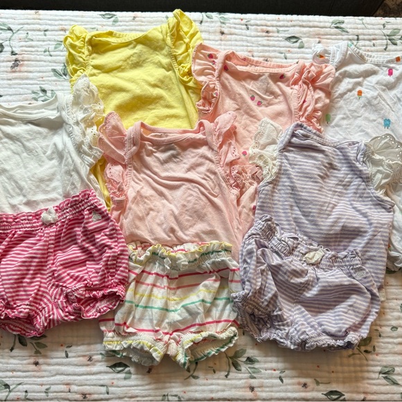 Baby GAP Mix and Match Ruffle Body Suit & Bloomer Sets (6 outfits) - Picture 3 of 13